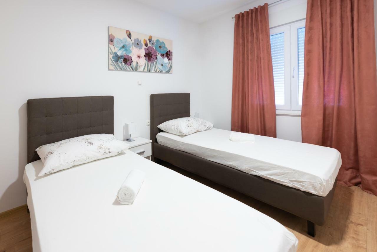 Villa Apartments Duje Kaštela Extérieur photo